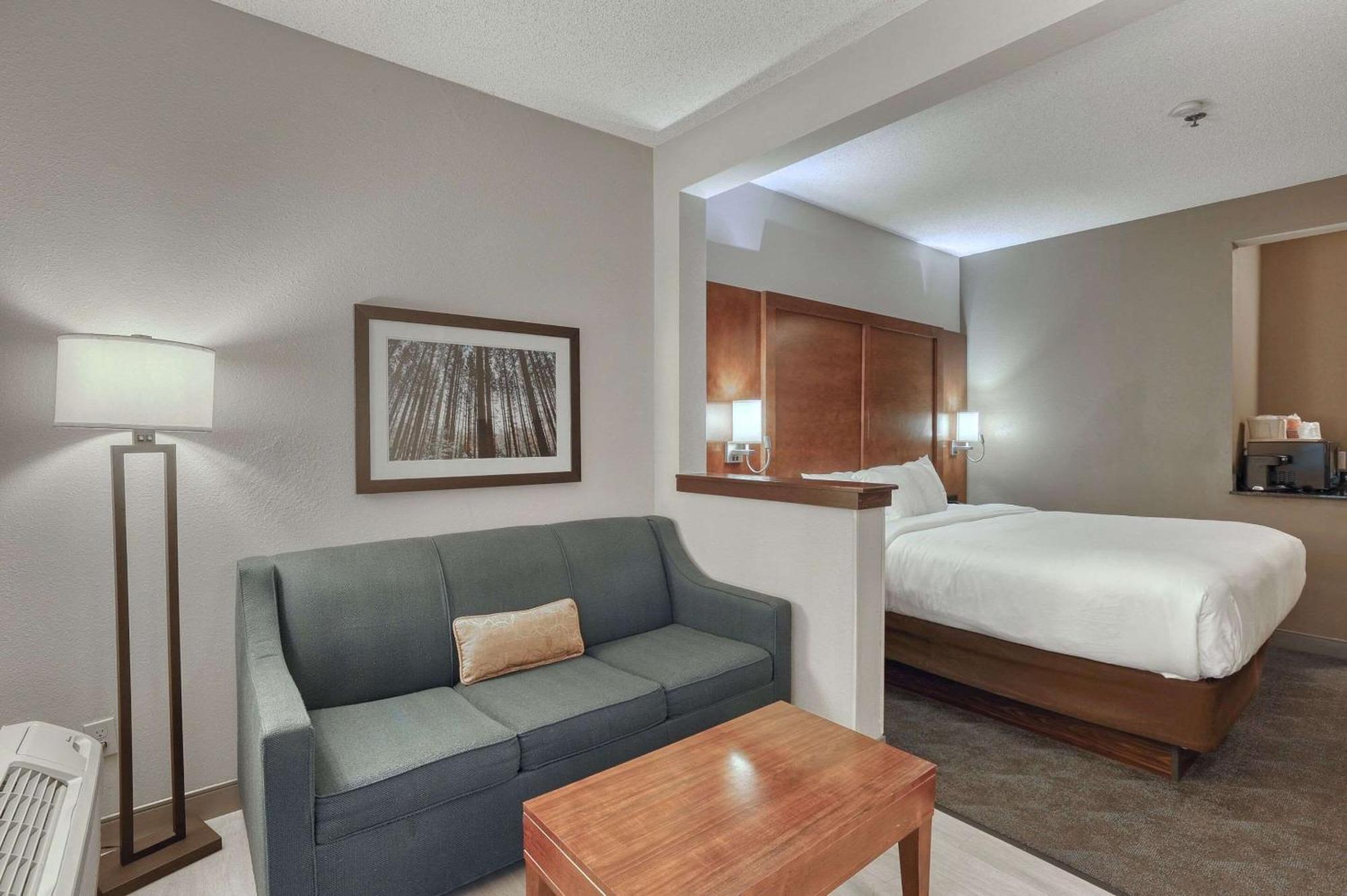 Comfort Suites Appleton Airport Екстер'єр фото