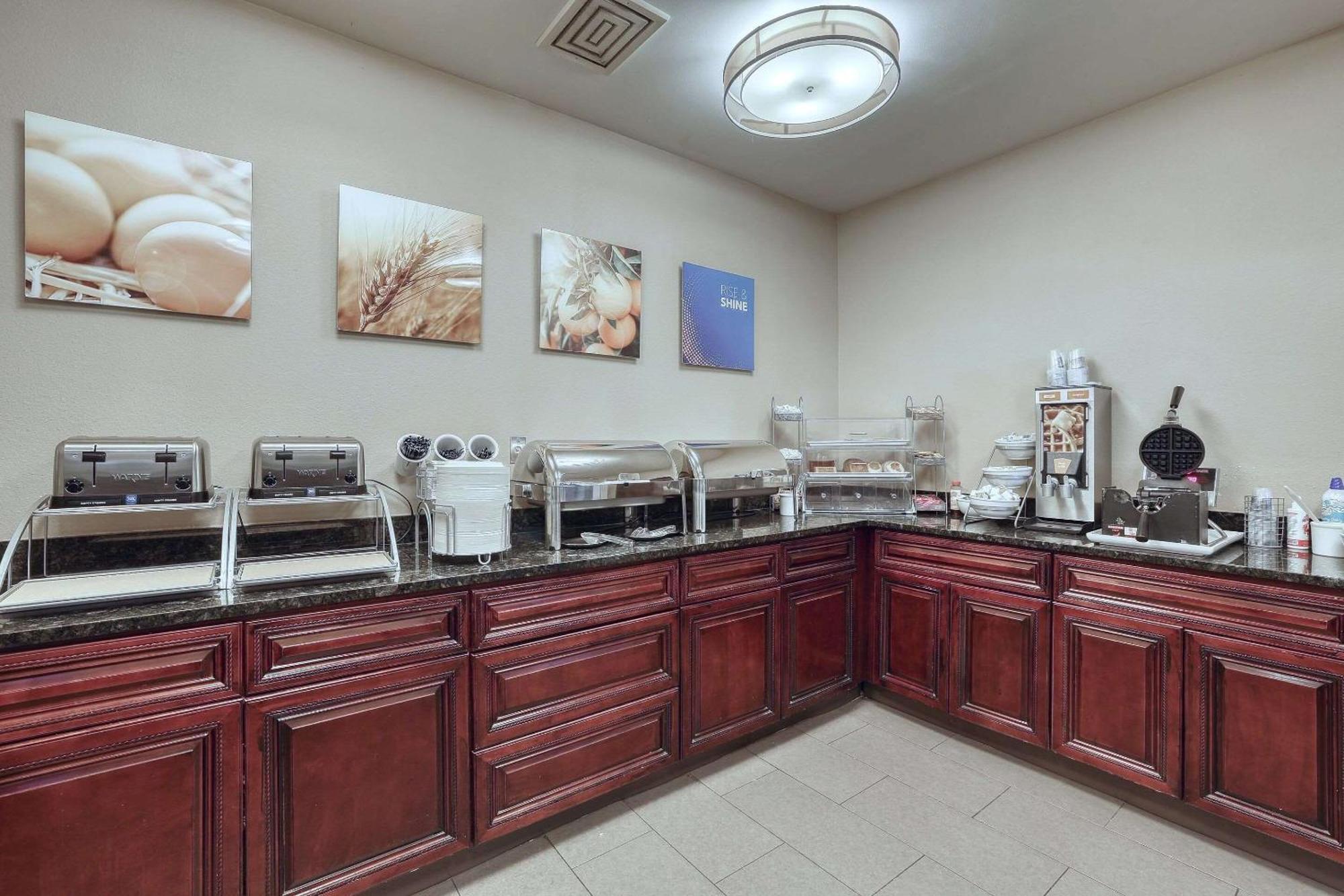 Comfort Suites Appleton Airport Екстер'єр фото