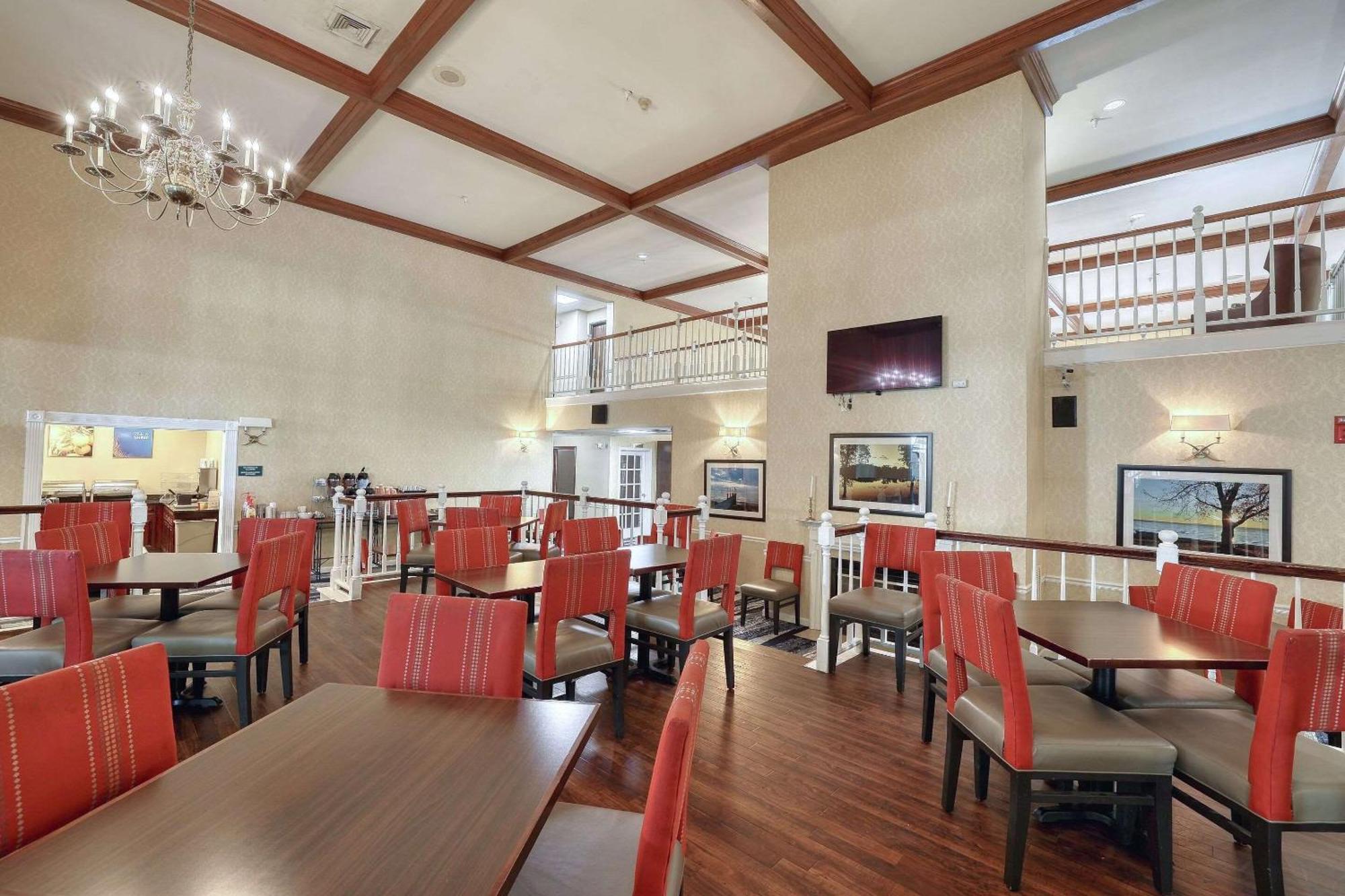 Comfort Suites Appleton Airport Екстер'єр фото