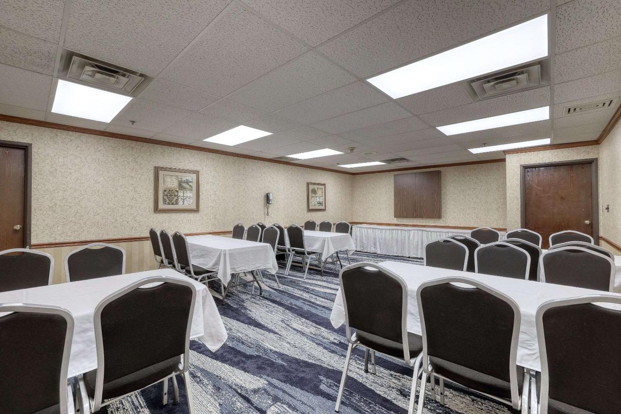 Comfort Suites Appleton Airport Екстер'єр фото