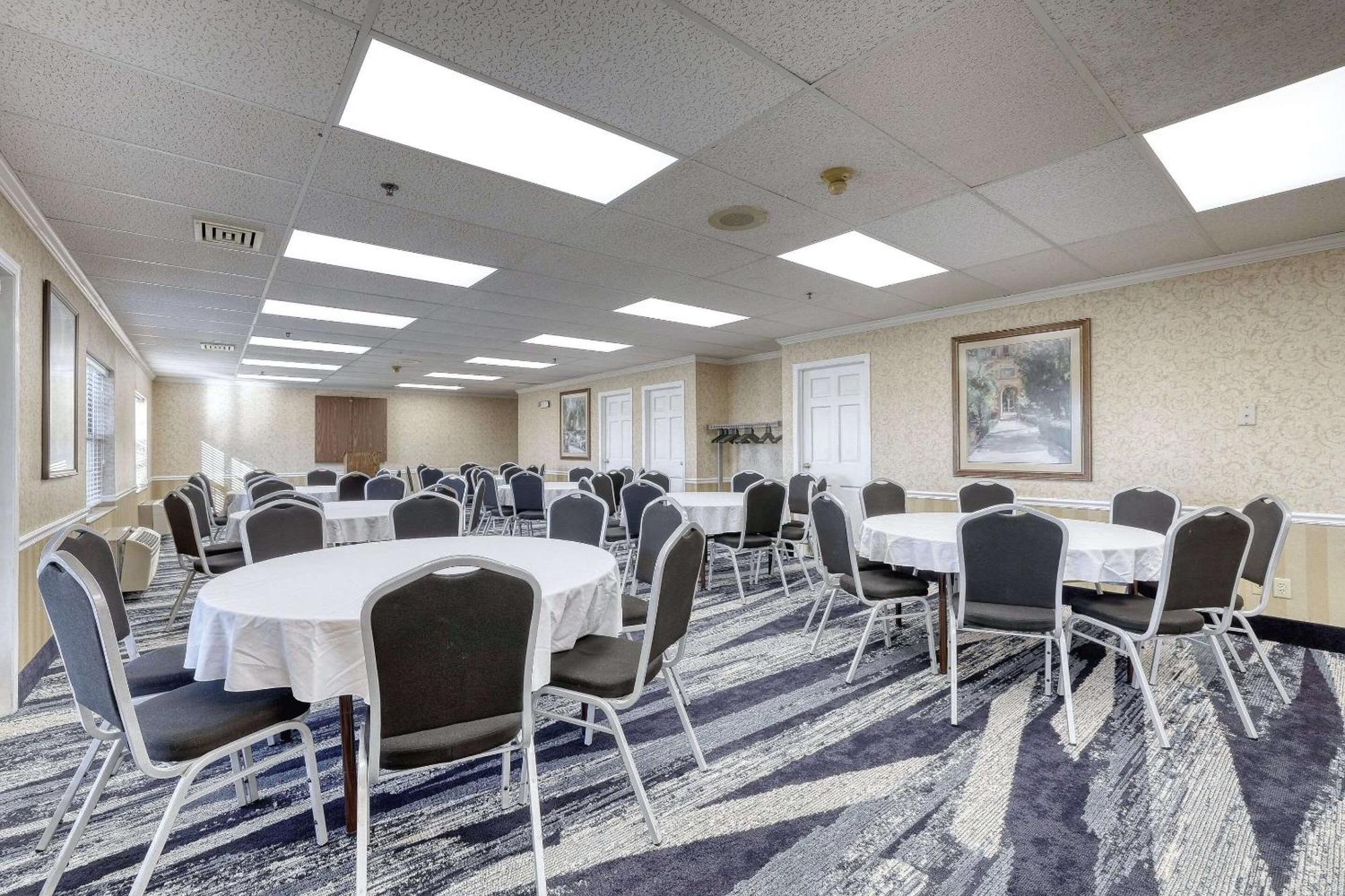 Comfort Suites Appleton Airport Екстер'єр фото