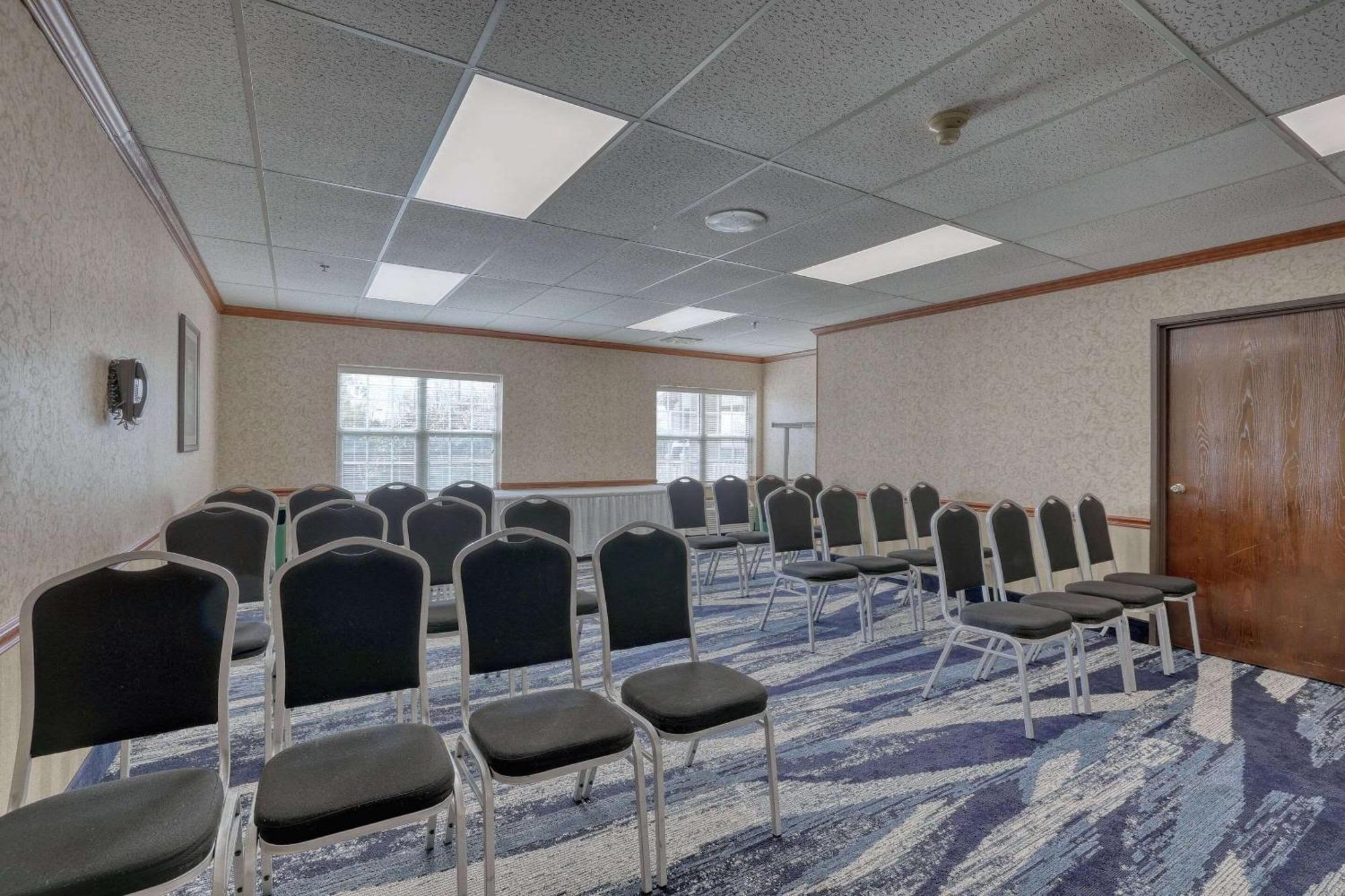 Comfort Suites Appleton Airport Екстер'єр фото