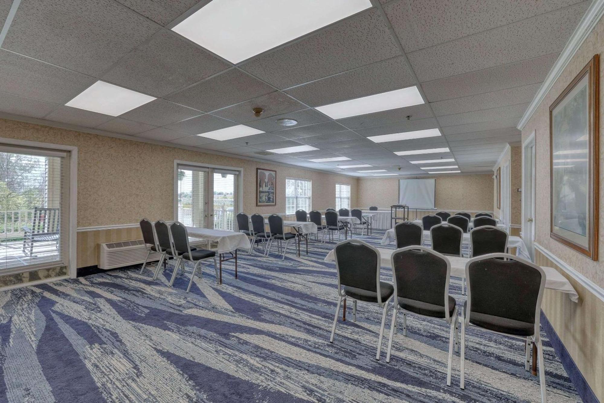 Comfort Suites Appleton Airport Екстер'єр фото
