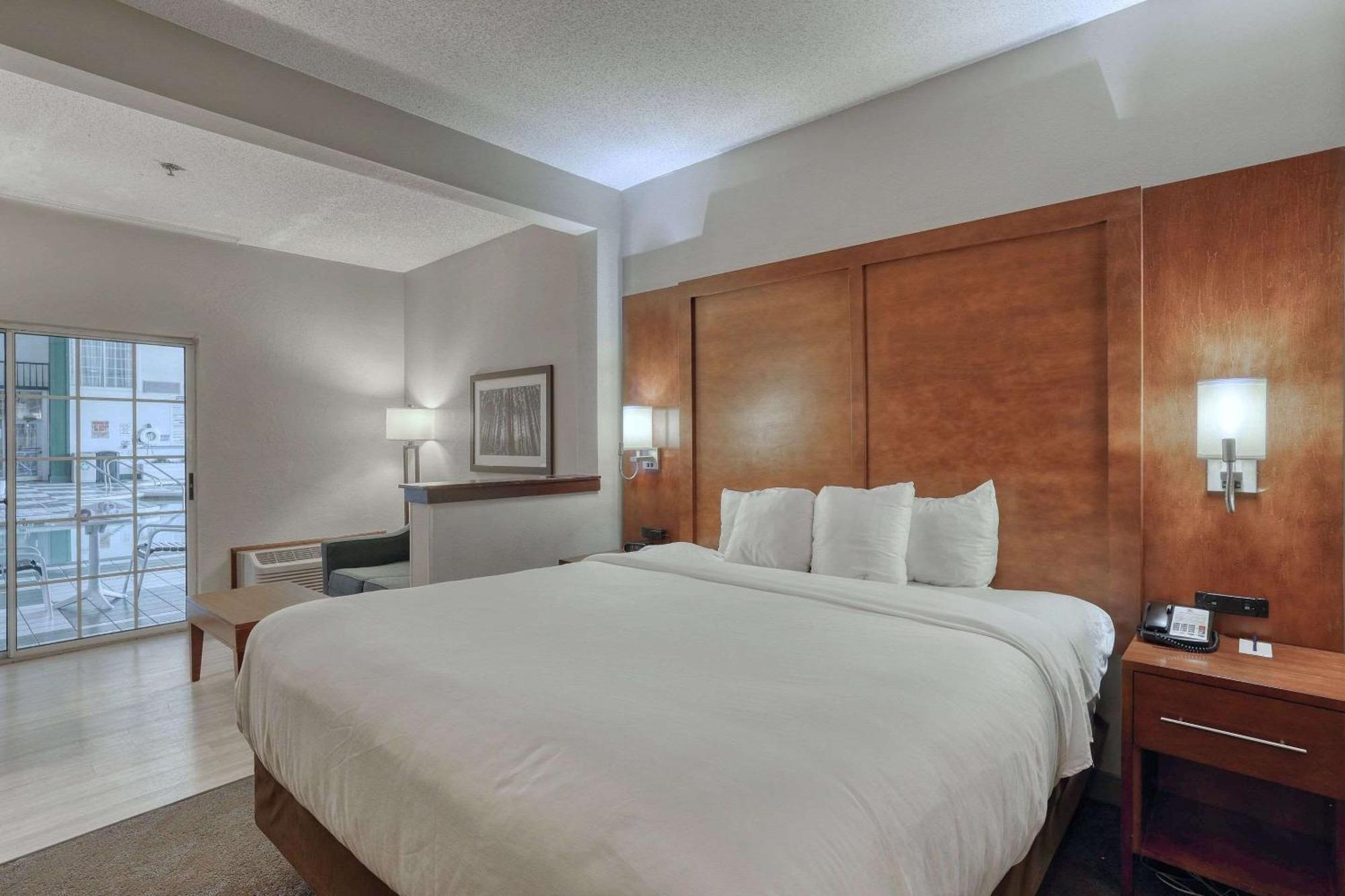 Comfort Suites Appleton Airport Екстер'єр фото