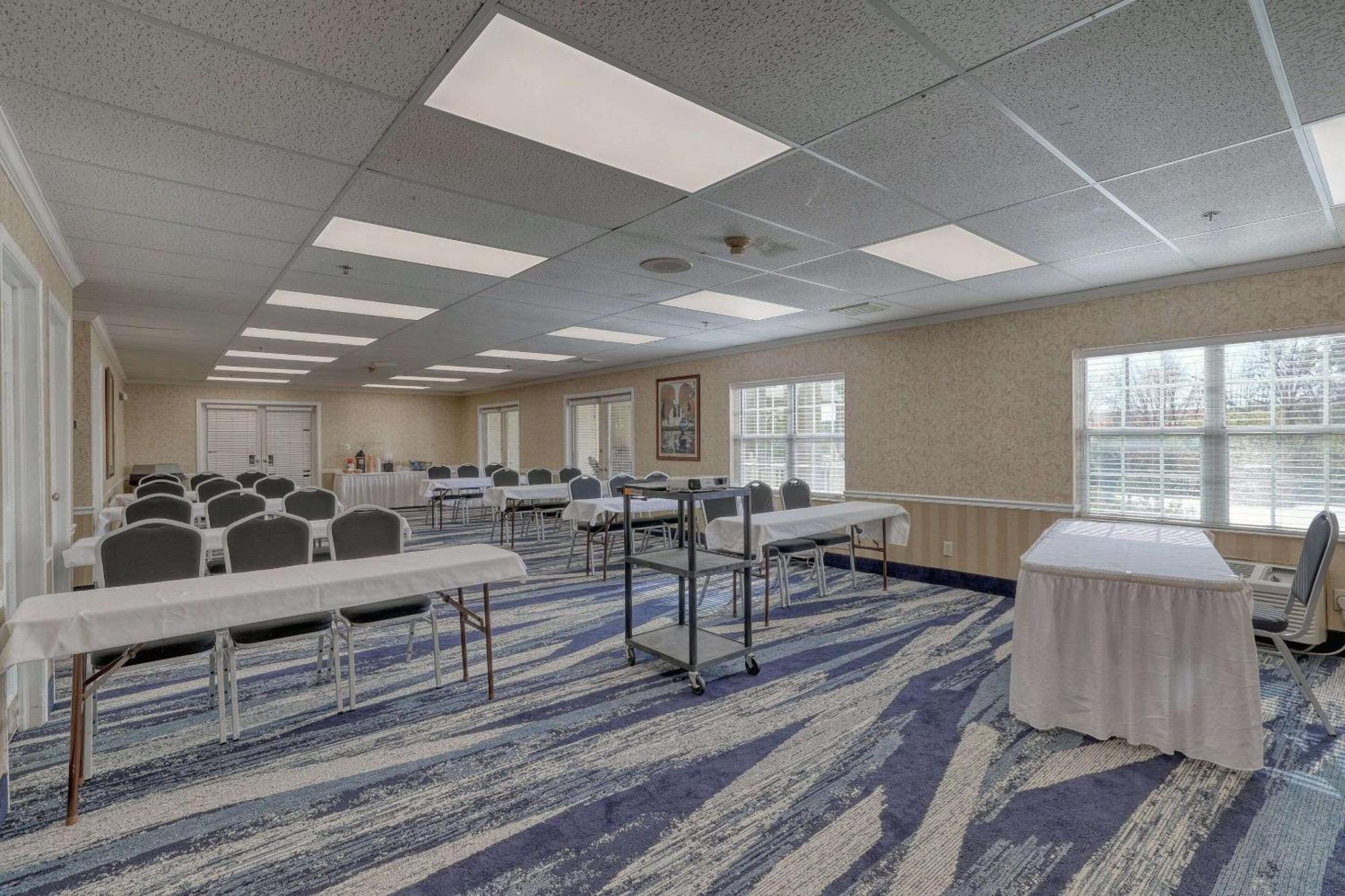 Comfort Suites Appleton Airport Екстер'єр фото