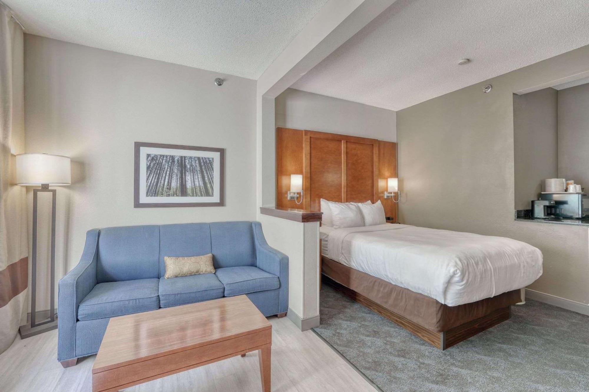 Comfort Suites Appleton Airport Екстер'єр фото