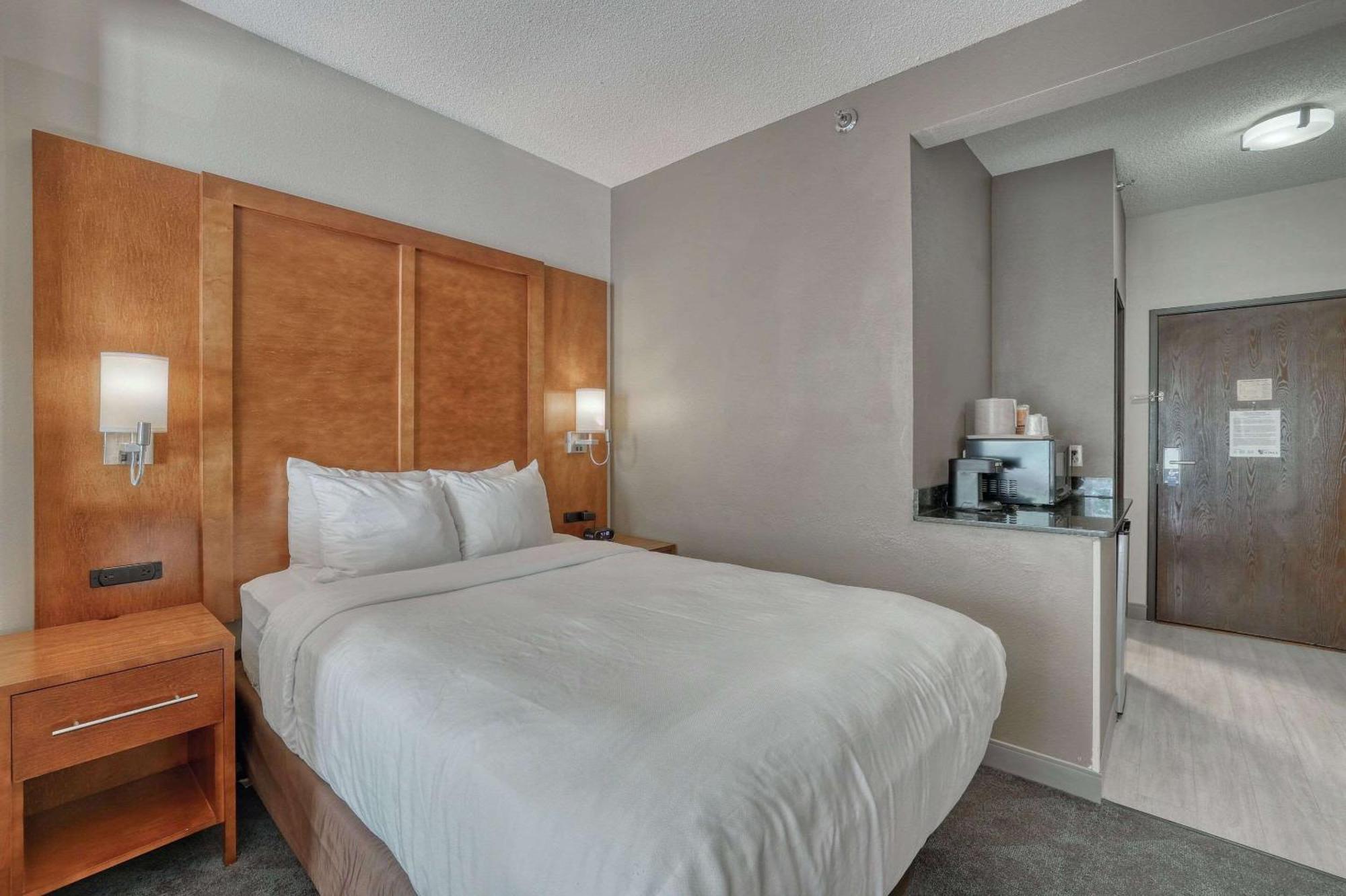 Comfort Suites Appleton Airport Екстер'єр фото