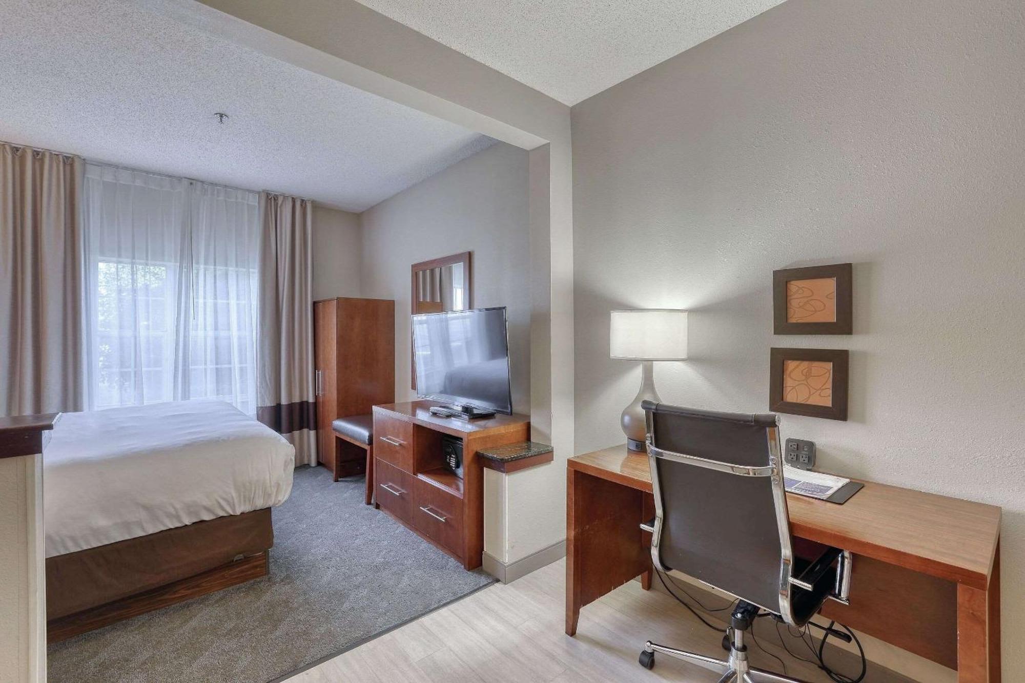 Comfort Suites Appleton Airport Екстер'єр фото