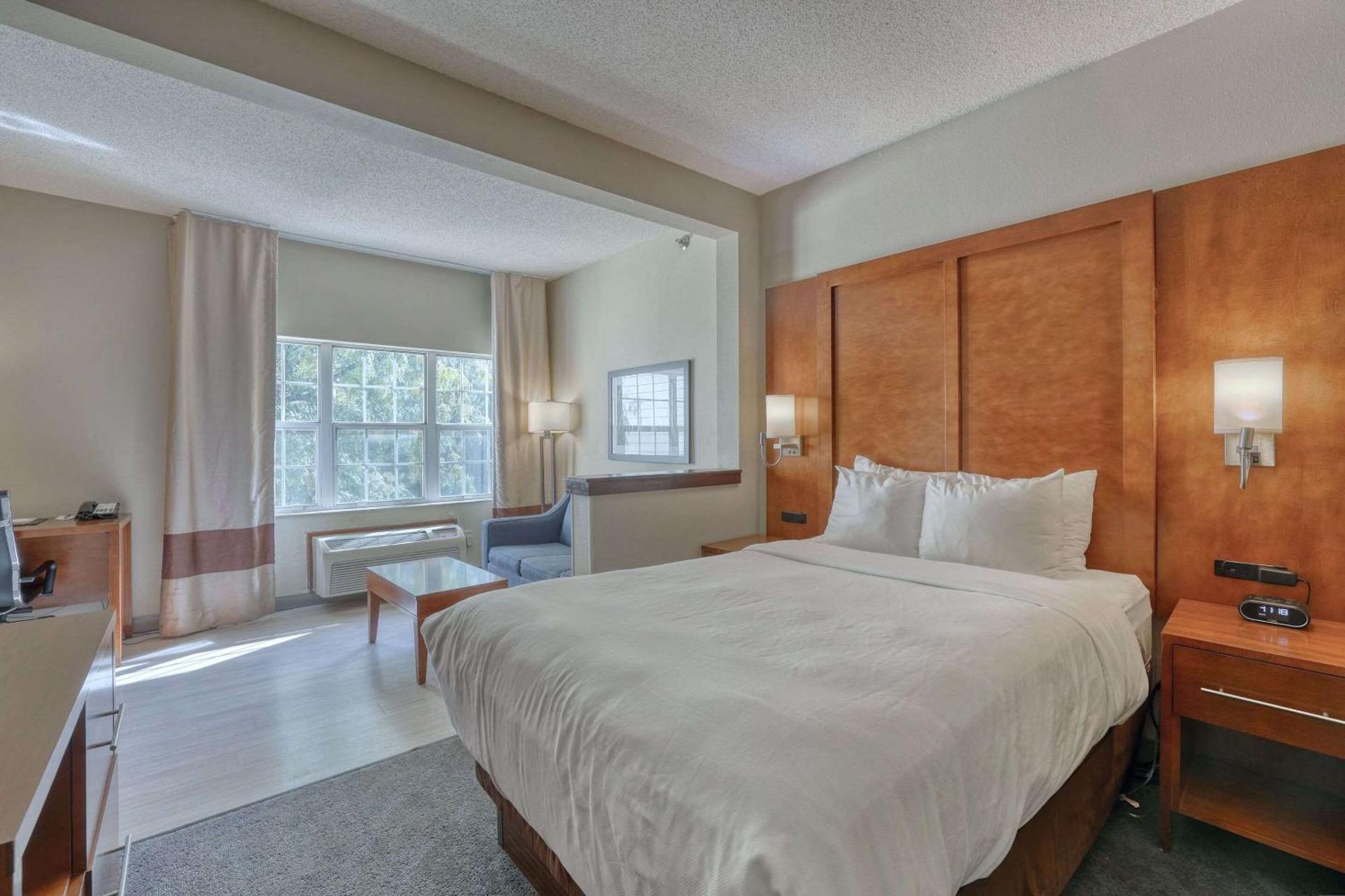 Comfort Suites Appleton Airport Екстер'єр фото
